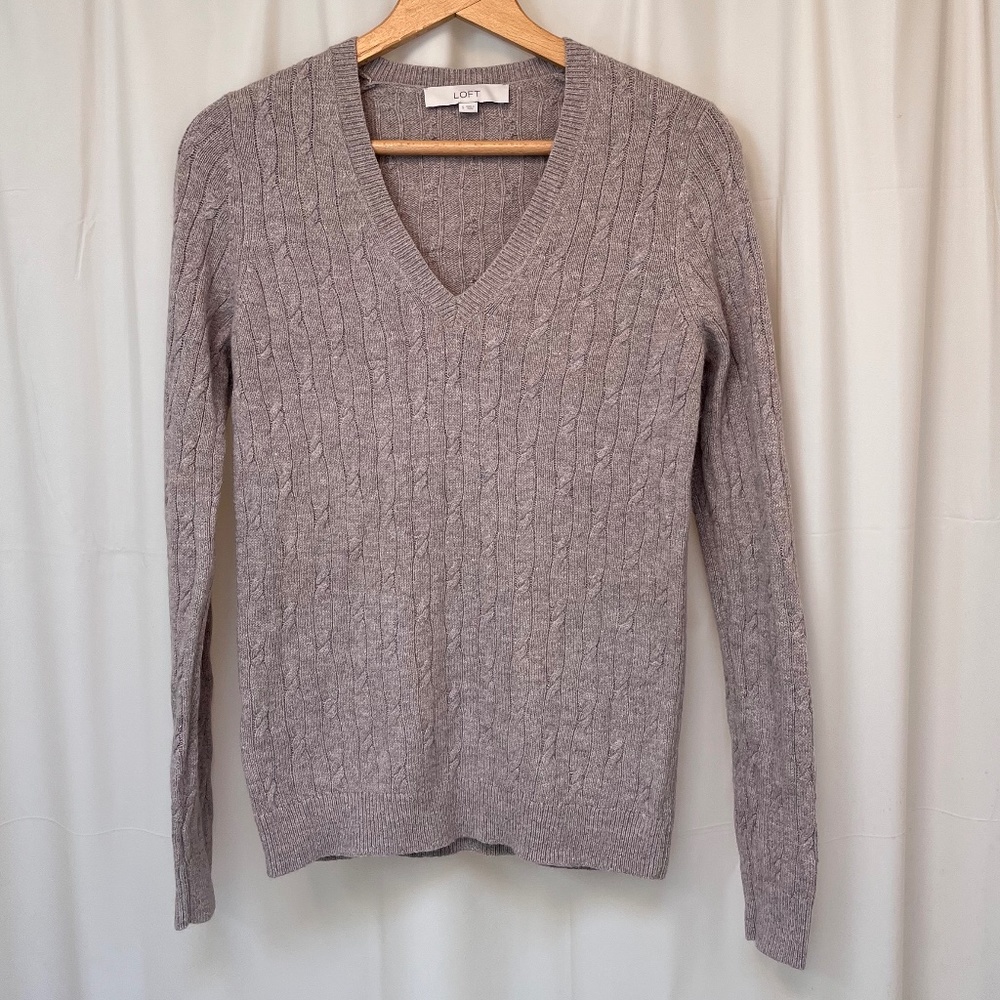 LOFT tan cable knit v-neck pullover nwot